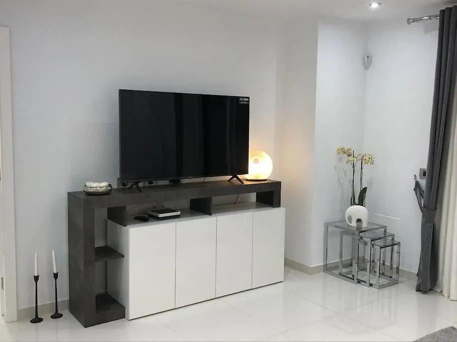Apartamento Con Impresionantes Vistas Y Piscina أذيخي