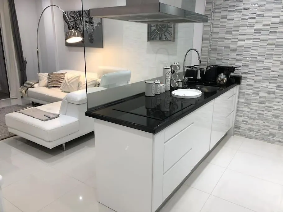 شقة Apartamento Con Impresionantes Vistas Y Piscina أذيخي