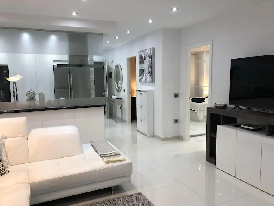 شقة Apartamento Con Impresionantes Vistas Y Piscina أذيخي إسبانيا