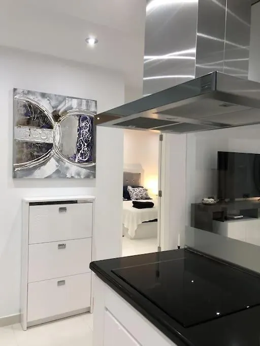 Apartamento Con Impresionantes Vistas Y Piscina أذيخي شقة