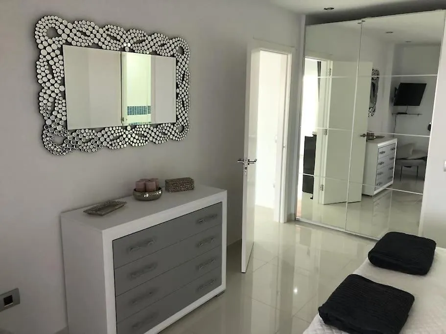 شقة Apartamento Con Impresionantes Vistas Y Piscina أذيخي إسبانيا