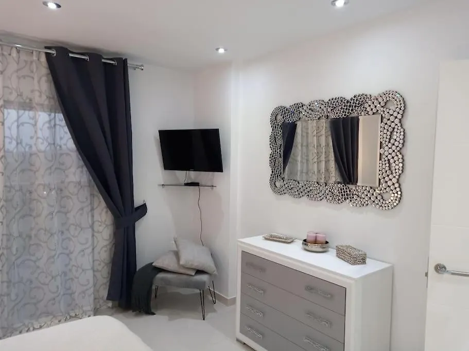 Apartamento Con Impresionantes Vistas Y Piscina أذيخي