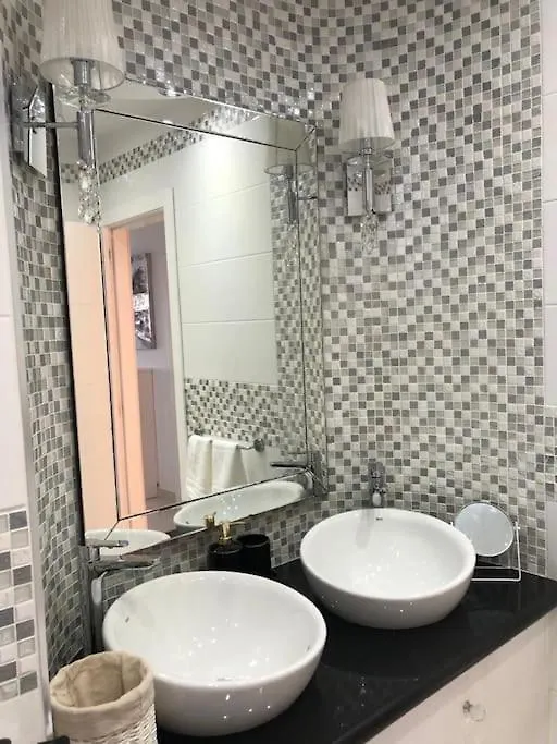 Apartamento Con Impresionantes Vistas Y Piscina أذيخي شقة