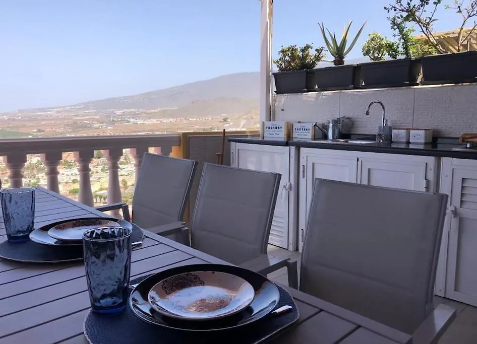 Apartamento Con Impresionantes Vistas Y Piscina أذيخي