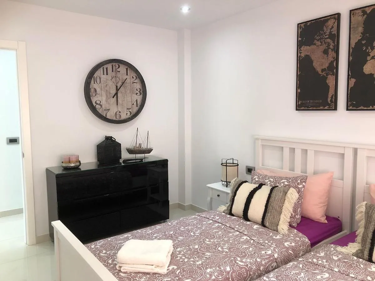 Apartamento Con Impresionantes Vistas Y Piscina أذيخي شقة