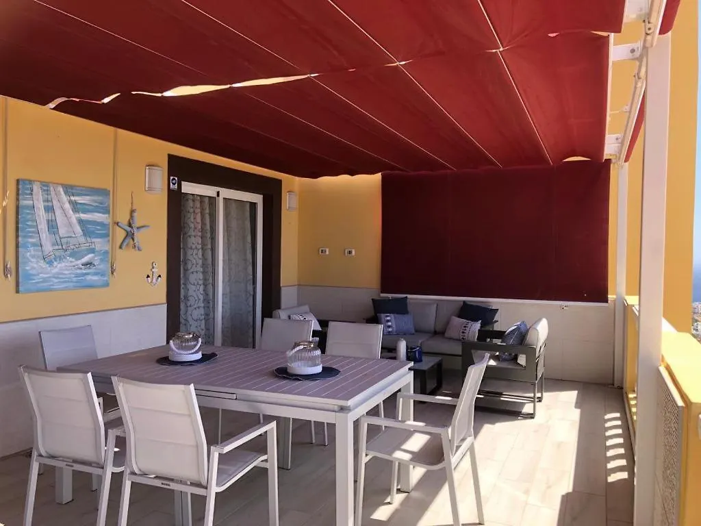 Apartamento Con Impresionantes Vistas Y Piscina أذيخي شقة